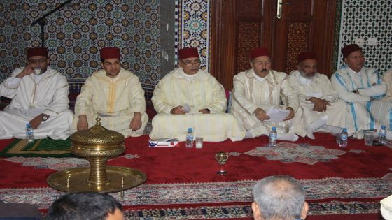Remise d&rsquo;un don royal aux Chercheurs de la Zaouia Moulay Ali Chakor à Chefchaouen