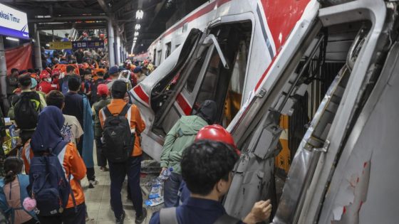 Indonésie : collision ferroviaire près de Jakarta, le bilan s’alourdit à 14 morts
