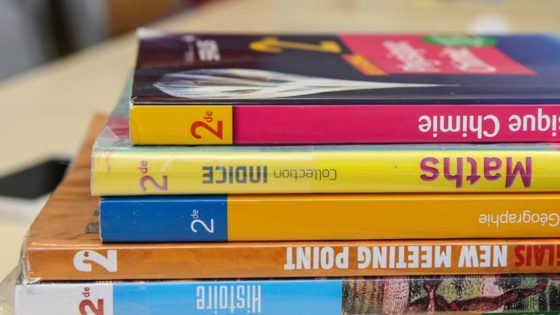 Écoles privées : le ministère interdit la vente des manuels scolaires au sein des établissements