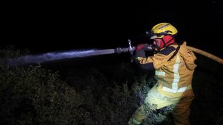Incendies en France : les pompiers toujours mobilisés dans l&rsquo;Aude, le risque reste élevé dans le sud
