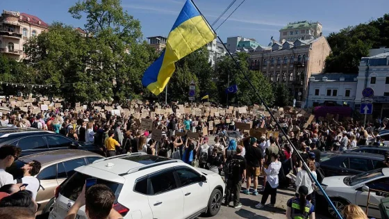 Des manifestations éclatent après le limogeage surprise du ministre de la Défense Mykhailo Fedorov