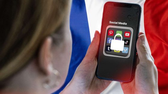La France interdit les réseaux sociaux aux moins de 15 ans