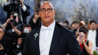 Dwayne Johnson critiqué par Hollywood après son refus de s’exprimer sur la politique