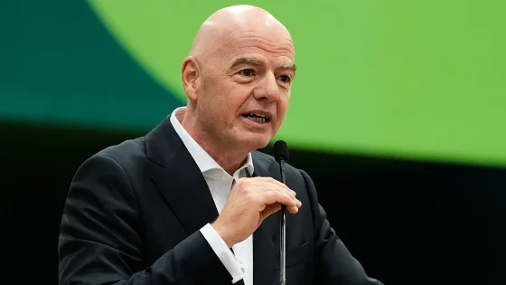 Après le N.3 de la FIFA, un vice-président du Conseil retire son soutien à Infantino