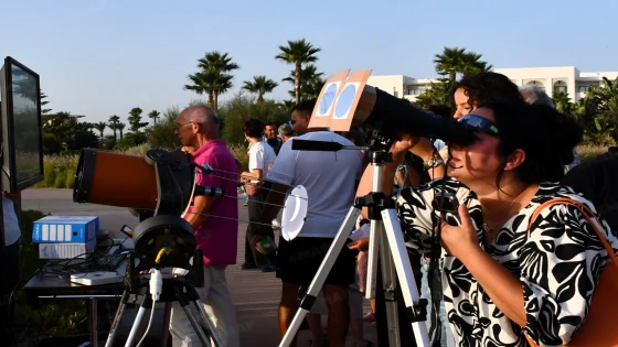 Éclipse solaire partielle à Tanger : un phénomène observé par de nombreux passionnés dans un ciel dégagé