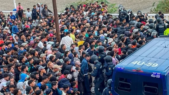 Ceuta : des milliers de migrants transférés vers un nouveau camp installé dans la zone portuaire