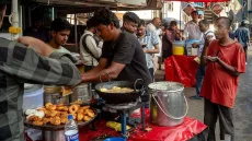Inde : ce responsable de la sécurité alimentaire devenu une star des réseaux sociaux