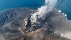 Indonésie : l’éruption d’un volcan laisse plus de 340 000 passagers bloqués