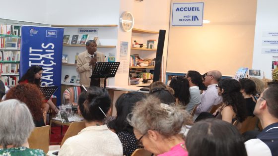Marrakech rend hommage à Mahmoud Darwich à travers une soirée mêlant poésie, musique et cinéma