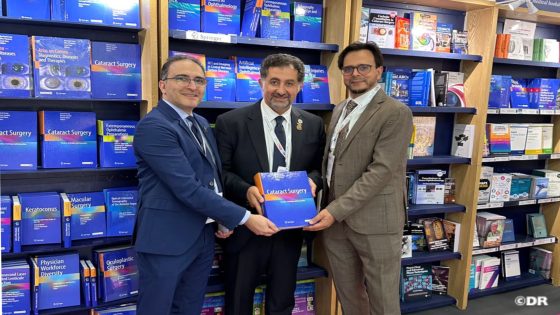 Deux ophtalmologistes marocains présentent à Londres un ouvrage de référence sur la chirurgie de la cataracte