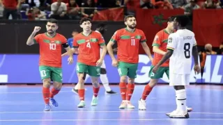 Sommet maghrébo-arabe en demi-finale de la Coupe d’Afrique de futsal : le Maroc affronte l’Égypte pour une place en finale