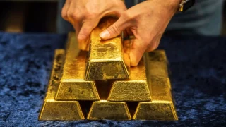L’or recule sur les marchés mondiaux, sous la pression du dollar et des rendements obligataires américains