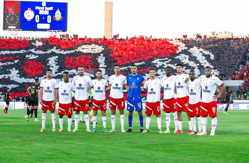 صراع مشتعل على وصافة الدوري المغربي بين الجيش الملكي والوداد الرياضي: منافسة مثيرة تقترب من نهايتها