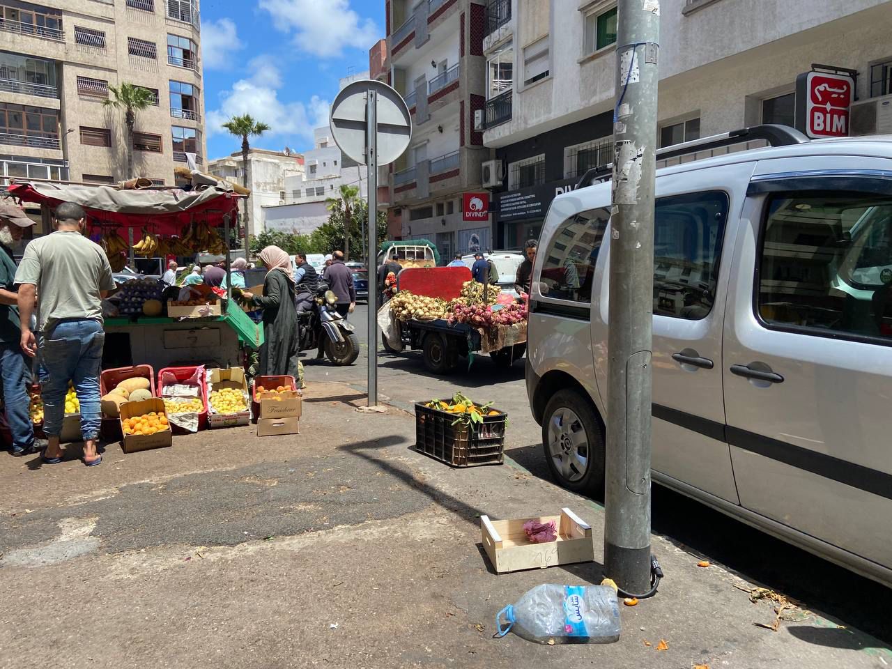 فوضى في قلب بلفيدير: الباعة المتجولون يحتلون الملك العمومي والمسؤولون في دار غفلون