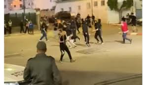 أحداث شغب عقب مباراة الوداد والجيش الملكي: توقيف 17 شخصاً بينهم قاصرون بالدار البيضاء