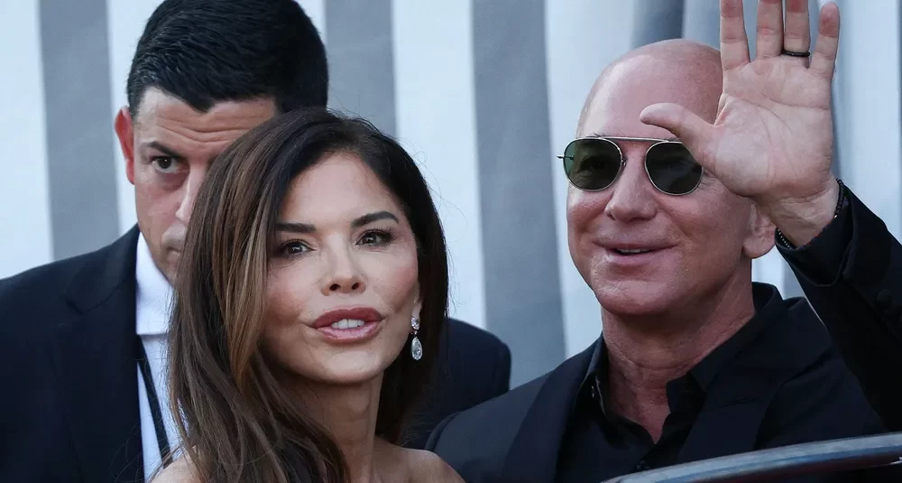 جيف بيزوس يُغلق مهرجان الحب في البندقية بأروع حفل زفاف لعام 2025!