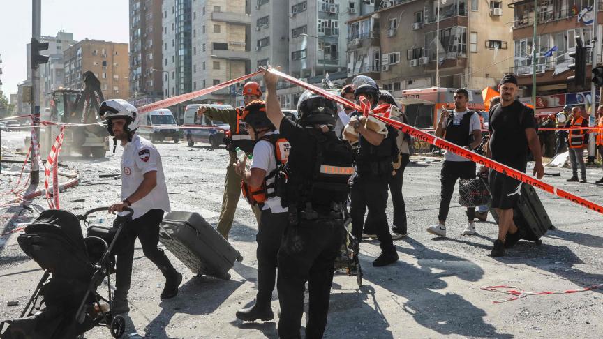 تصعيد عسكري خطير: 30 صاروخًا إيرانيًا يضرب إسرائيل إصابات خطيرة وأضرار بمستشفى سوروكا