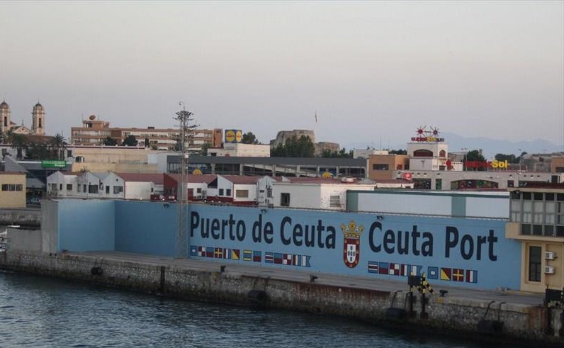 ميناء سبتة يطلق تحذيرًا عاجلًا للجالية: لا تستهينوا بالتوقيت!