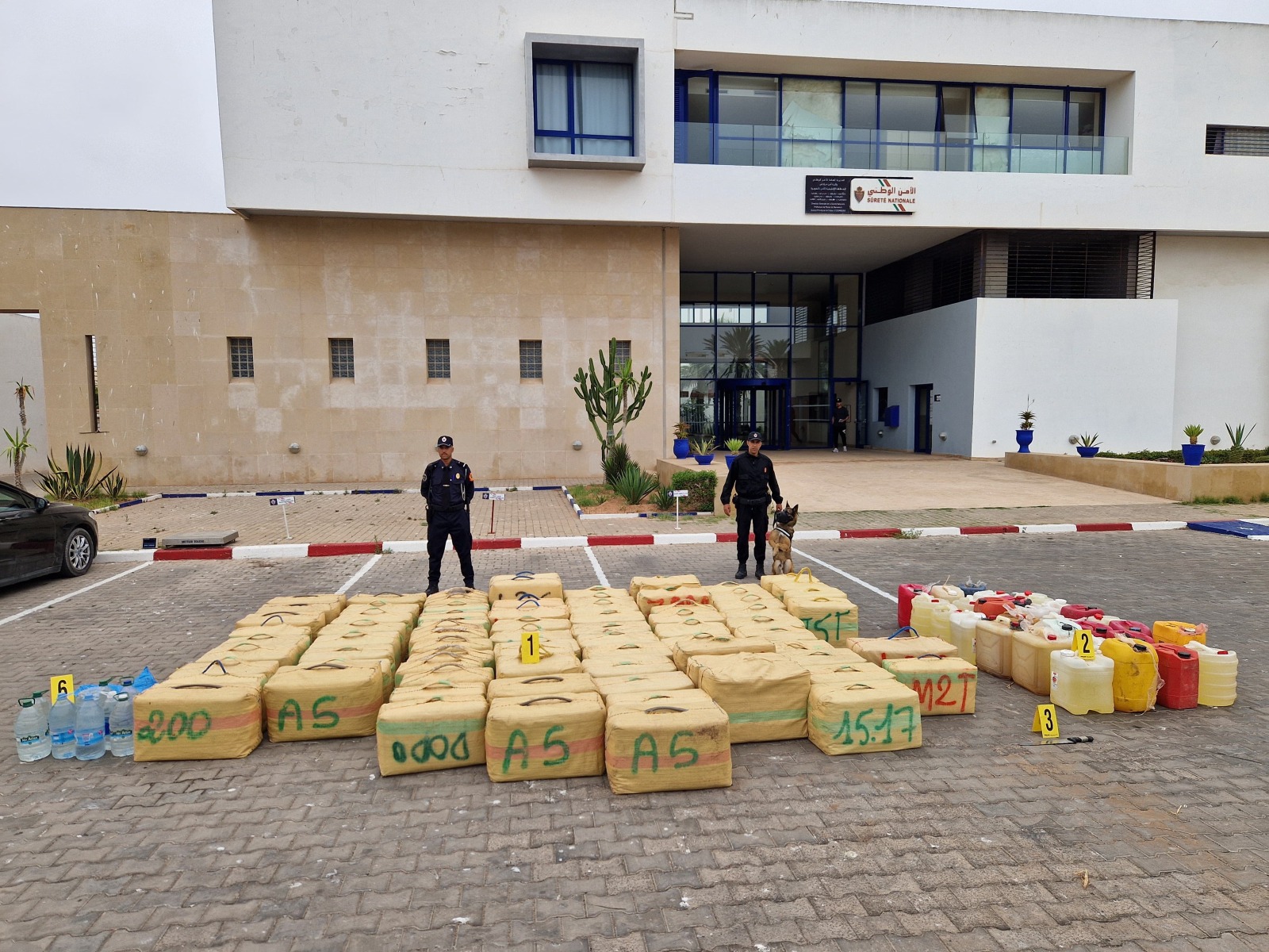 إحباط صفقة تهريب كبرى بالصويرة.. سقوط شبكة دولية وحجز 3 أطنان من الشيرا