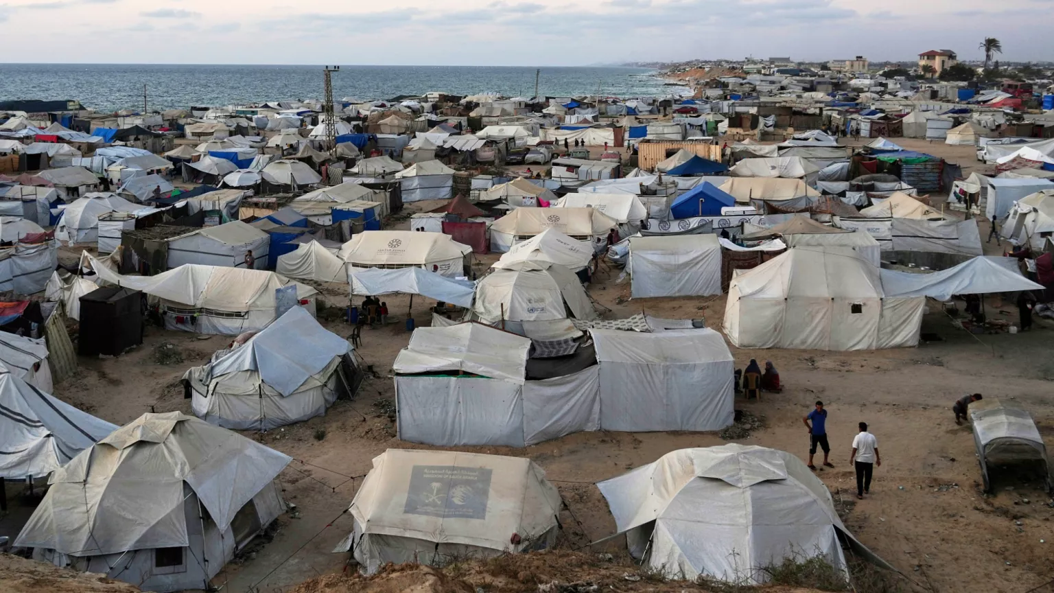 Gaza : la canicule aggrave la crise humanitaire pour les déplacés et blessés