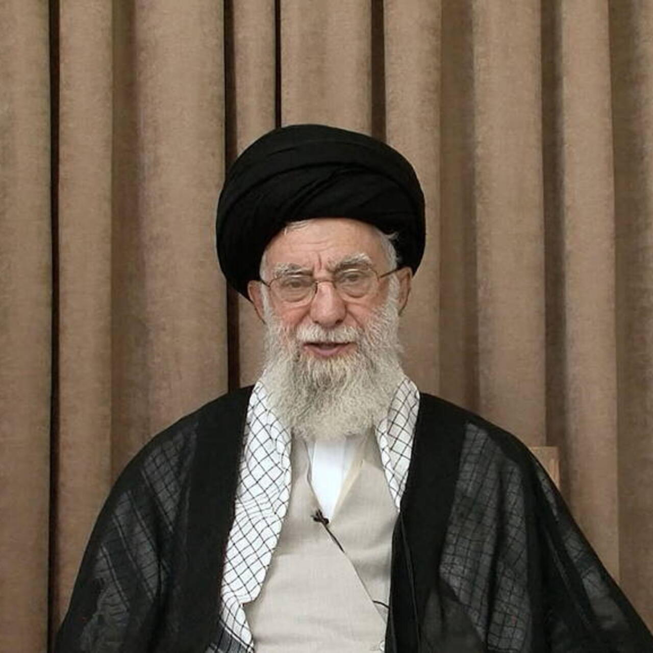 المرشد الأعلى الإيراني يستعيد المشهد في ظل التوترات القائمة