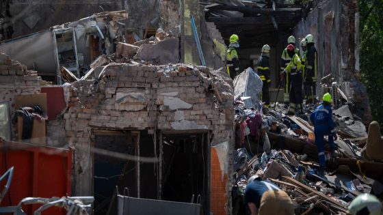 تصعيد دامٍ في أوكرانيا: روسيا تقصف كييف وتسيطر على موقع استراتيجي شرقي البلاد