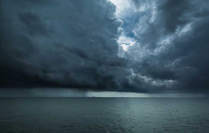 إنذار أحمر في أمريكا: عاصفة مدارية تهدد ملايين السكان بعد فيضانات يوليو