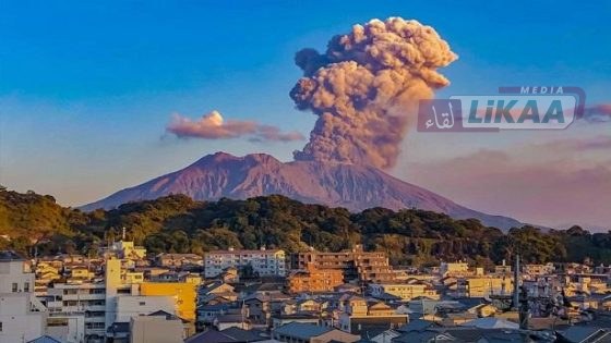 اليابان تحذر من تساقط الرماد بعد ثوران بركان ساكوراجيما