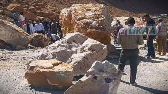 مصرع سائق وتلميذة بعد انهيار صخرة على سيارة نفعية بإقليم بني ملال