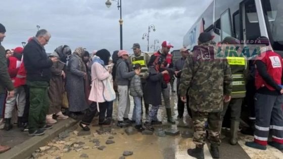 انطلاق إعادة الأسر المُجلية إلى القصر الكبير بعد تحسن الأوضاع الجوية بإقليم العرائش