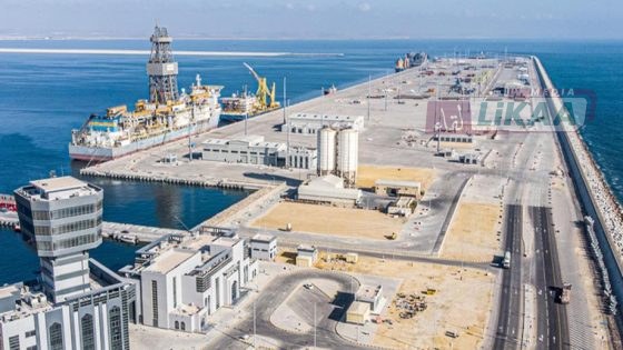 استهداف ميناء الدقم بطائرتين مسيرتين وإصابة عامل.. وسلطنة عمان تدين وتؤكد اتخاذ الإجراءات اللازمة