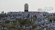 ضيوف الرحمن ينفرون إلى مزدلفة بعد أداء ركن الوقوف بعرفات