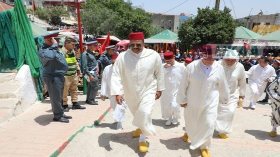 محمد سعد الدين سميج، مكلف بمهمة بالحجابة الملكية وعامل إقليم تاونات يشرفان على الأنشطة المنظمة بمناسبة موسم الولي الصالح مولاي بوشتى الخمار الذي يحييه الشرفاء الصافيون بجماعة مولاي بوشتى برسم سنة 2026