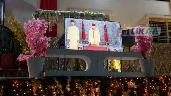 ساكنة آيت السبع لجروف تتابع الخطاب الملكي السامي في أجواء وطنية احتفاءً بعيد العرش المجيد