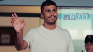 رودري يصل إلى برشلونة تمهيداً لتحقيق حلمه باللعب مع النادي الكاتالوني