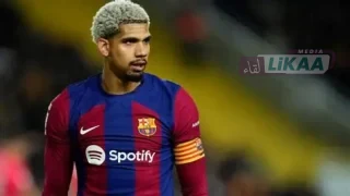 أراوخو يقترب من مغادرة برشلونة.. ليفربول يفتح أمامه باب العودة إلى الواجهة