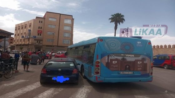 وجدة.. اصطدام حافلة للنقل الحضري بسيارة قرب ساحة باب سيدي عبد الوهاب