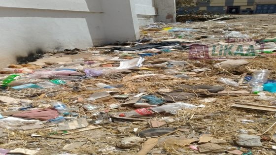 سلا.. نفايات متراكمة تحوّل محيط قاعة رياضية بحي الرحمة إلى بؤرة للتلوث
