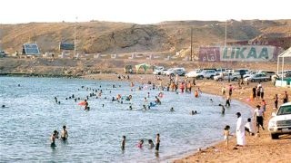 الوليدية.. غياب المرافق الصحية بشاطئ المدينة يثير استياء المصطافين