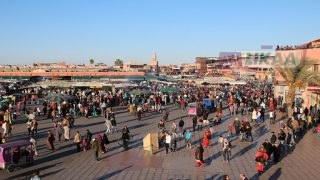 من جامع الفنا إلى الأوداية.. شكاية مفتش شرطة تقود نقاشة حناء إلى الاعتقال