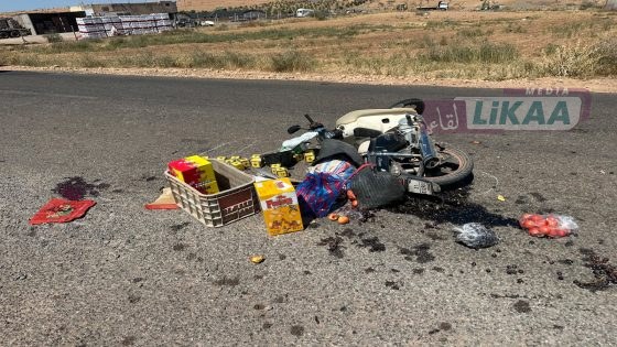 حادثة سير بأحودجيين تزامناً مع سوق أربعاء دمنات.. دراجة نارية وسيارة في اصطدام