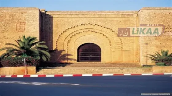«باب الرواح» يحتضن معرض عطاف بنجلون.. حين تتحول الأشياء القديمة إلى أعمال فنية