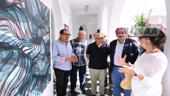 موسم أصيلة الثقافي الدولي يحتفي بإبداعات الفنانين ومواهب الأطفال في معرض تشكيلي متنوع