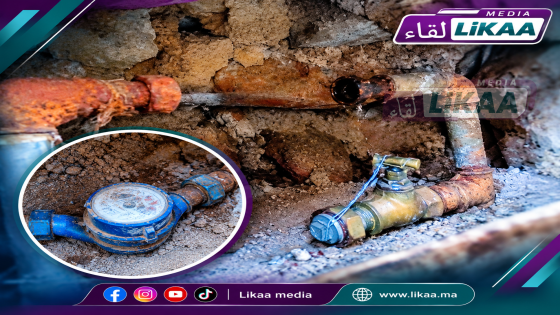 آيت السبع بإقليم صفرو.. نزع عدادات الماء يفجر غضب الساكنة ويطرح تساؤلات حول انقطاع التزويد وغياب الإشعار